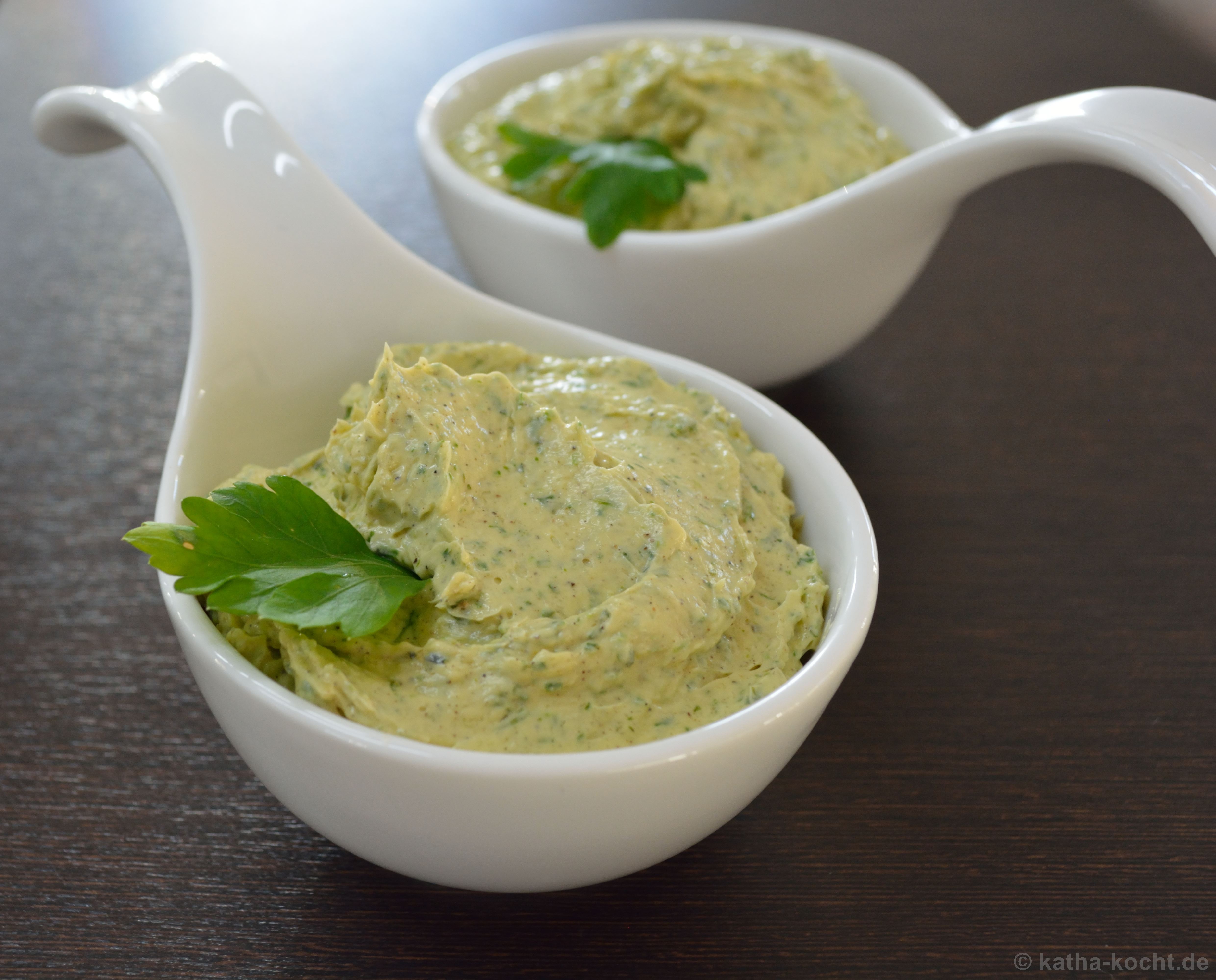 Knoblauch-Kräuterbutter mit Zitronennote