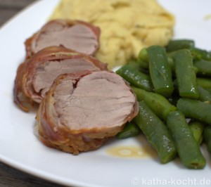 Scheinefilet_in_PAncetta_mit_Bohnen_aus_dem_Garten_3