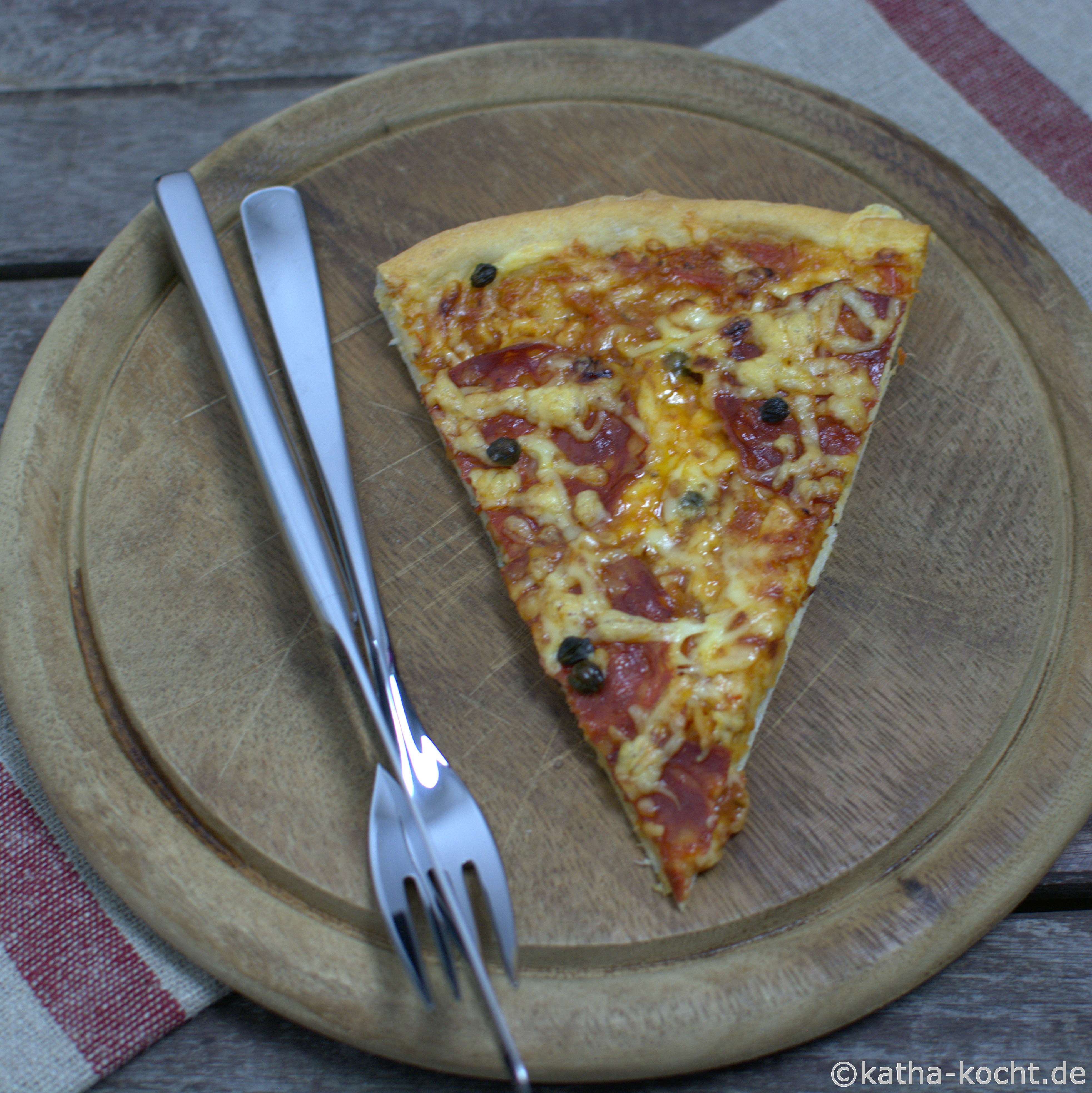 Chorizo-Pizza mit Kapern