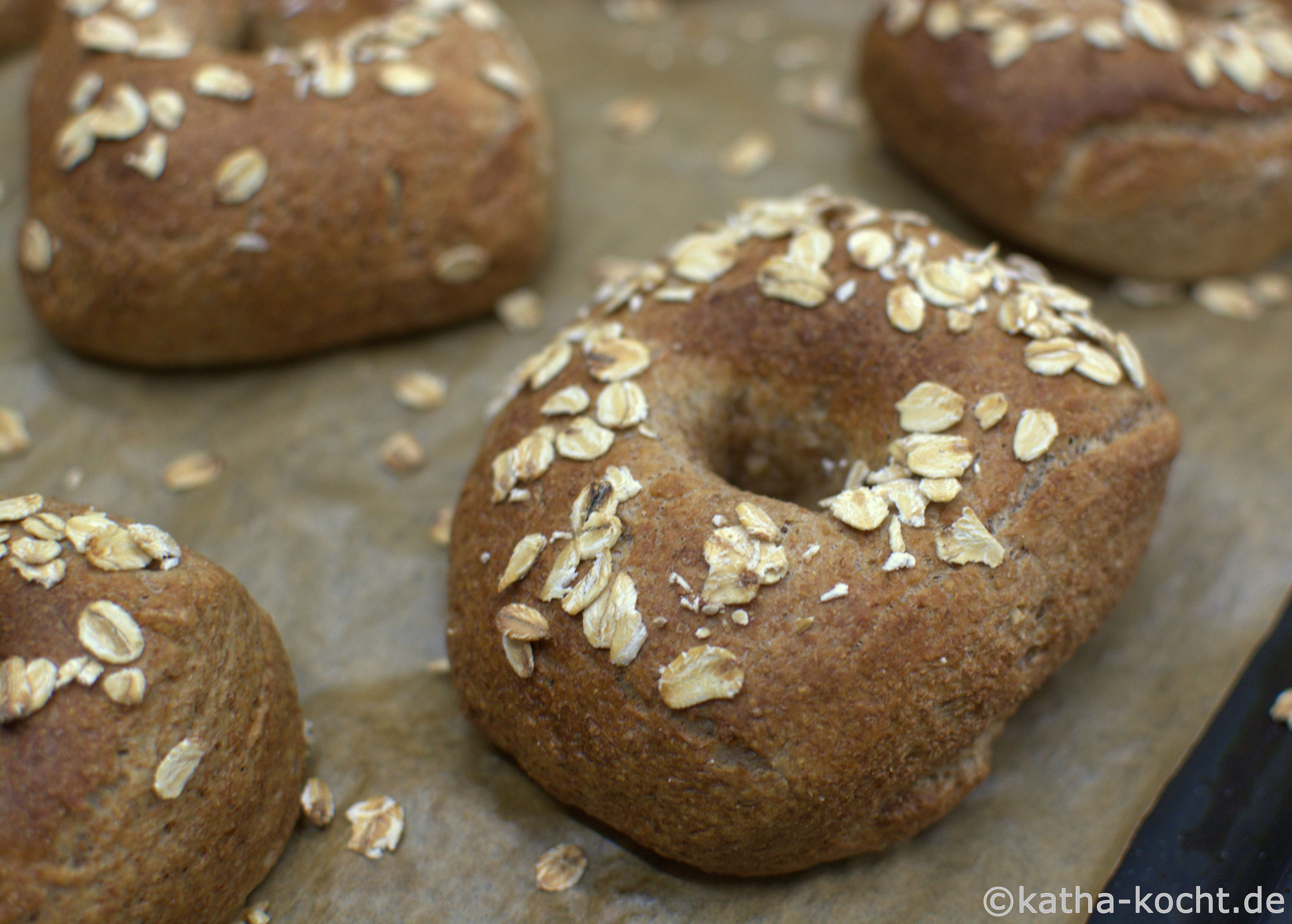 Vollkorn-Bagels mit Haferflocken