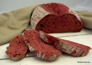 Dinkel Brot mit roter Bete