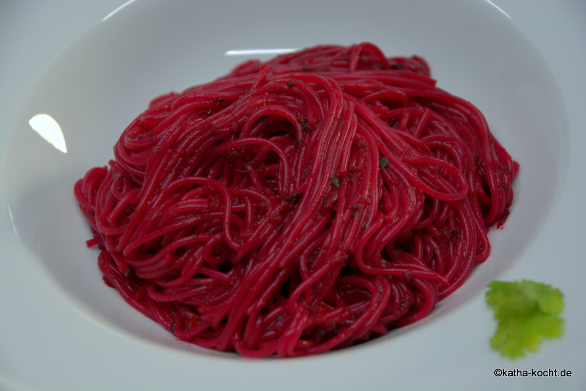 Rote Bete Spaghetti mit Asia-Note