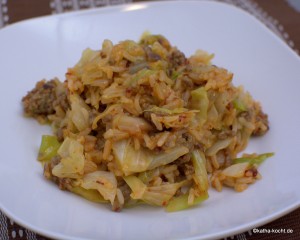 Reis-Spitzkohlpfanne mit Hackfleisch