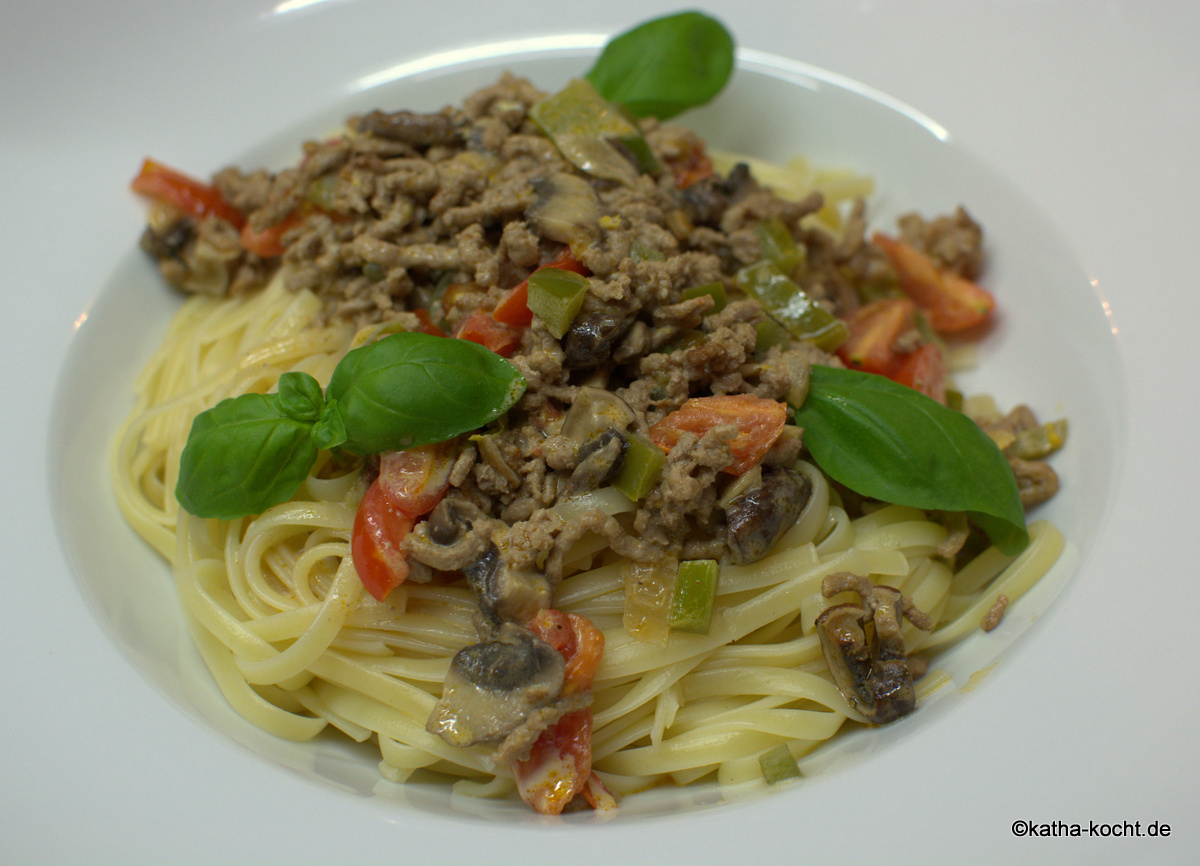 Tagliatelle mit Hackfleisch und Paprika - Katha-kocht!