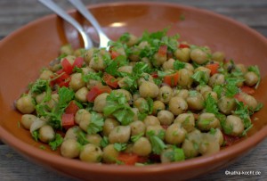 Kichererbsensalat mit Paprika und Petersilie
