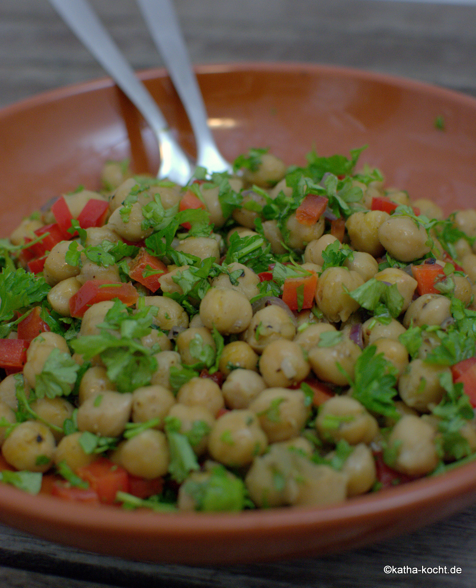 Kichererbsensalat mit Paprika und Petersilie - Katha-kocht!