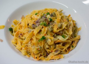 Chili Tagliatelle con olio mit Herzmuscheln