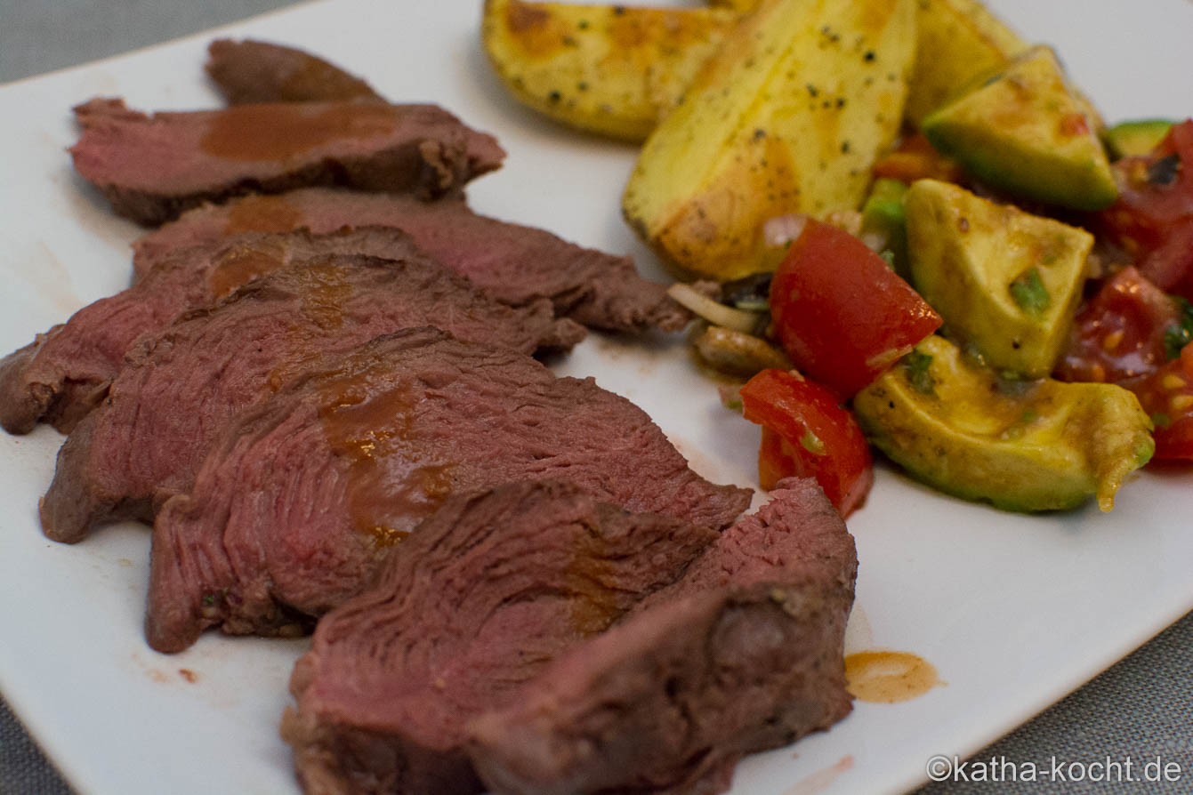 Känguru sous vide mit Avocadosalat