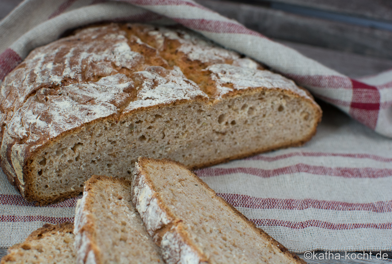 Weißbrot mit Thymian und Röstzwiebeln