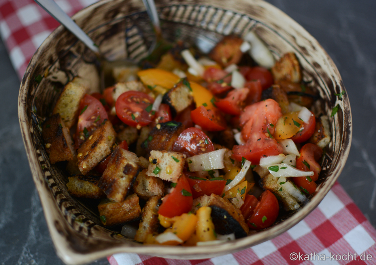 Bunter Panzanella mit Estragon