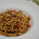 Dinkelspaghetti mit Thunfisch und Olivenpaste