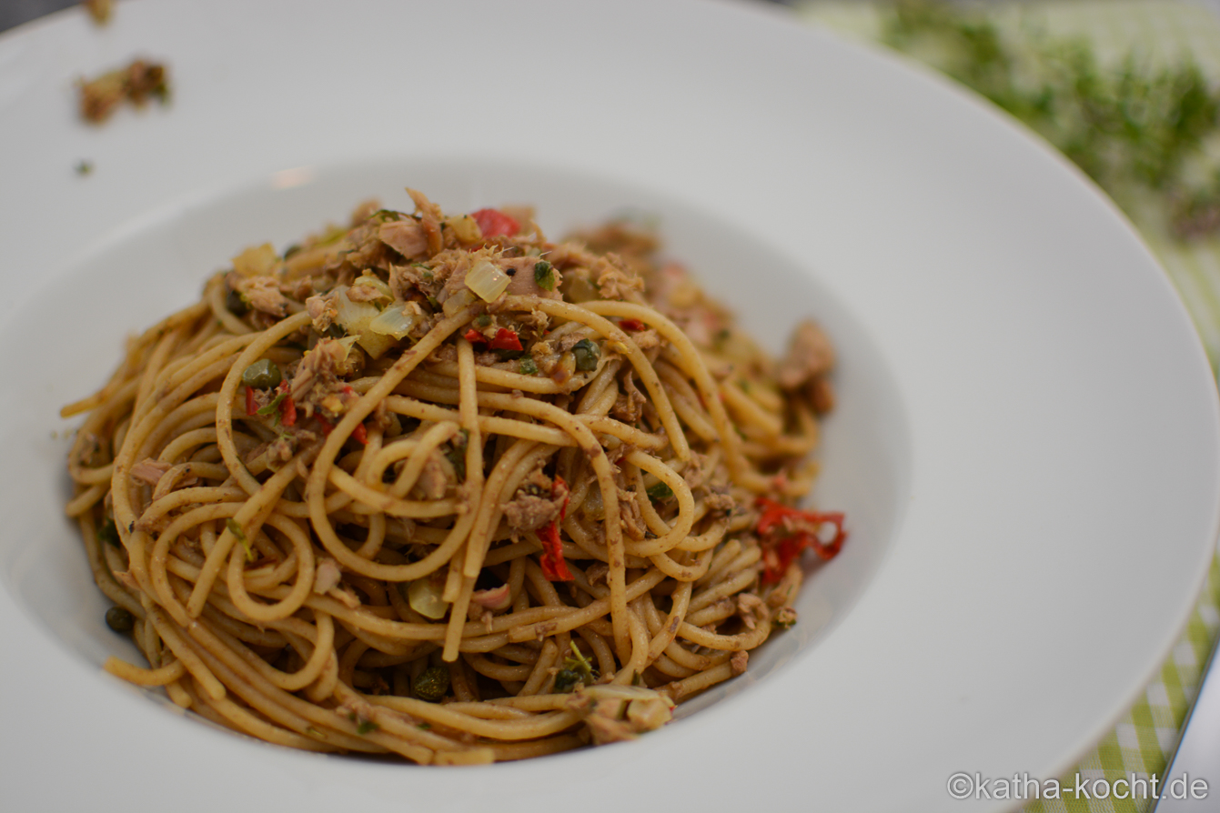 Dinkelspaghetti mit Thunfisch und Olivenpaste