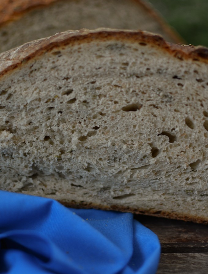 Dinkel Landbrot mit Kräutern