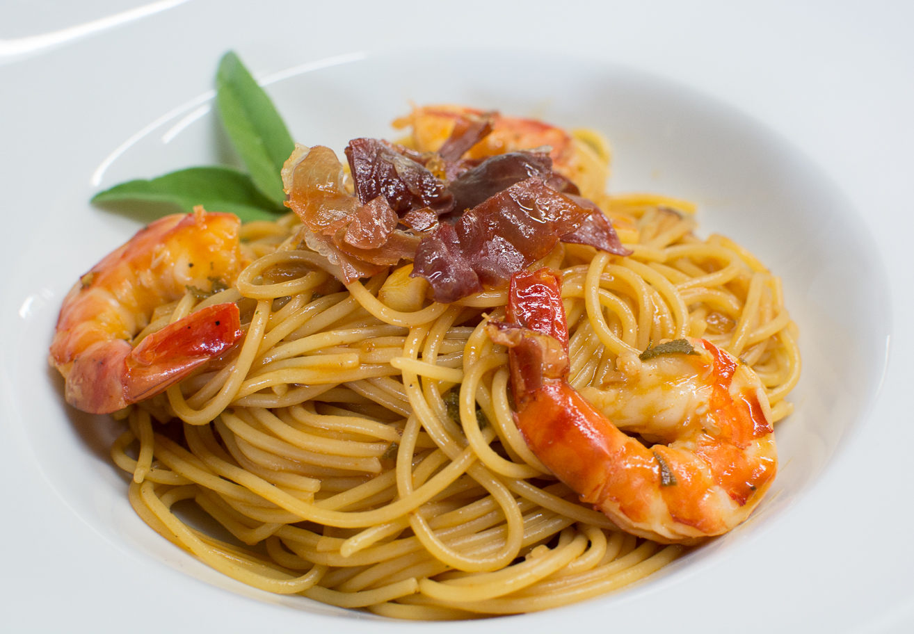 One Pan Pasta mit Salbei und Garnelen