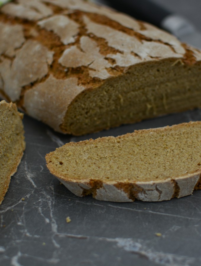 Roggenbrot mit Haferflocken