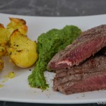 Steak mit kalter Avocado-Rucola Creme