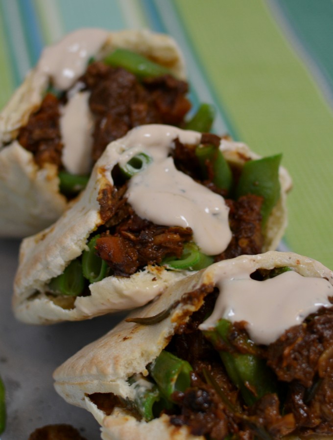 Pita mit Lammragout und grünen Bohnen