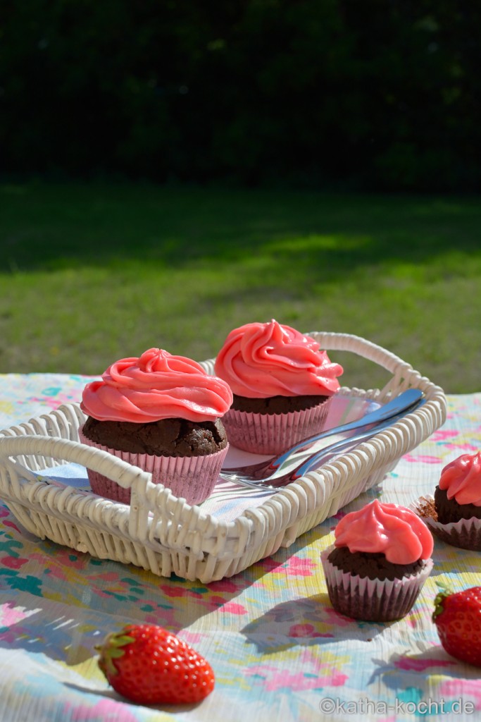 Schokocupcakes mit rosa Frischkäsefrosting - Katha-kocht!