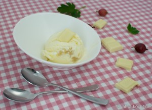 Stachelbeer Eis mit weißer Schokolade