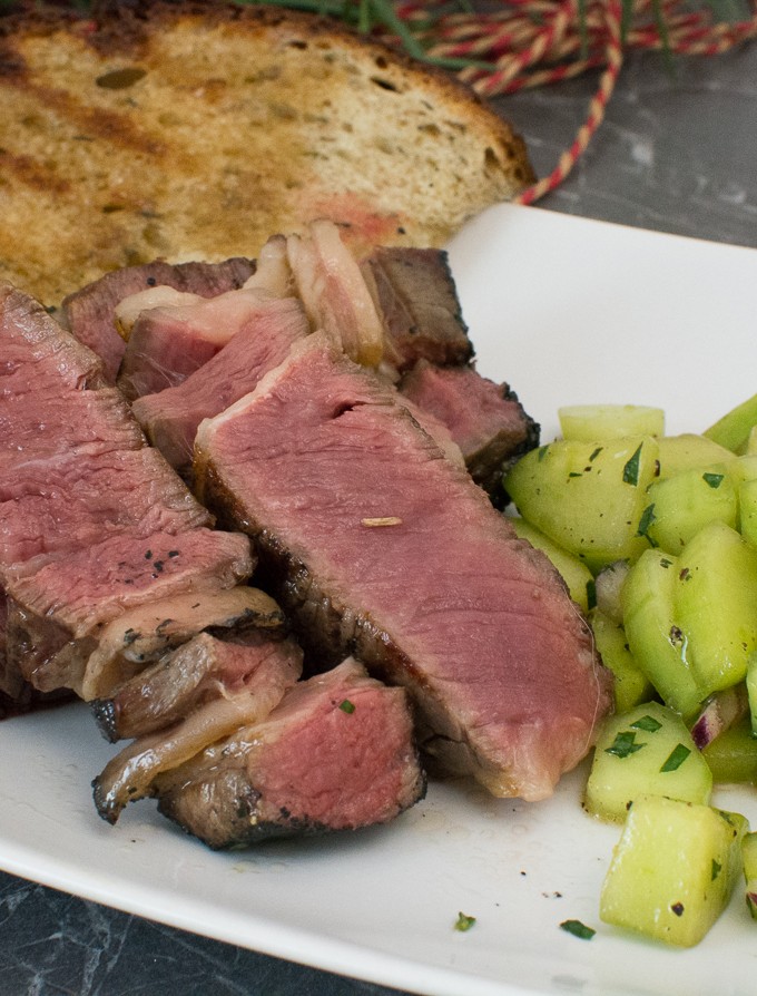 Dry Aged Steak mit Gurkensalat und Estragon