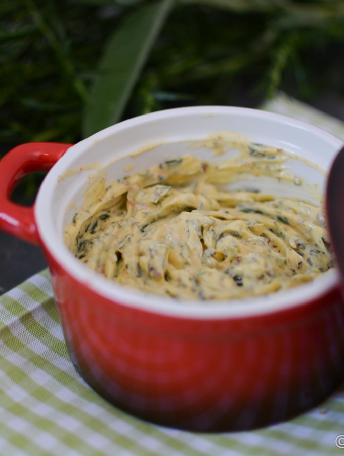 Würzige Kräuterbutter mit Estragon