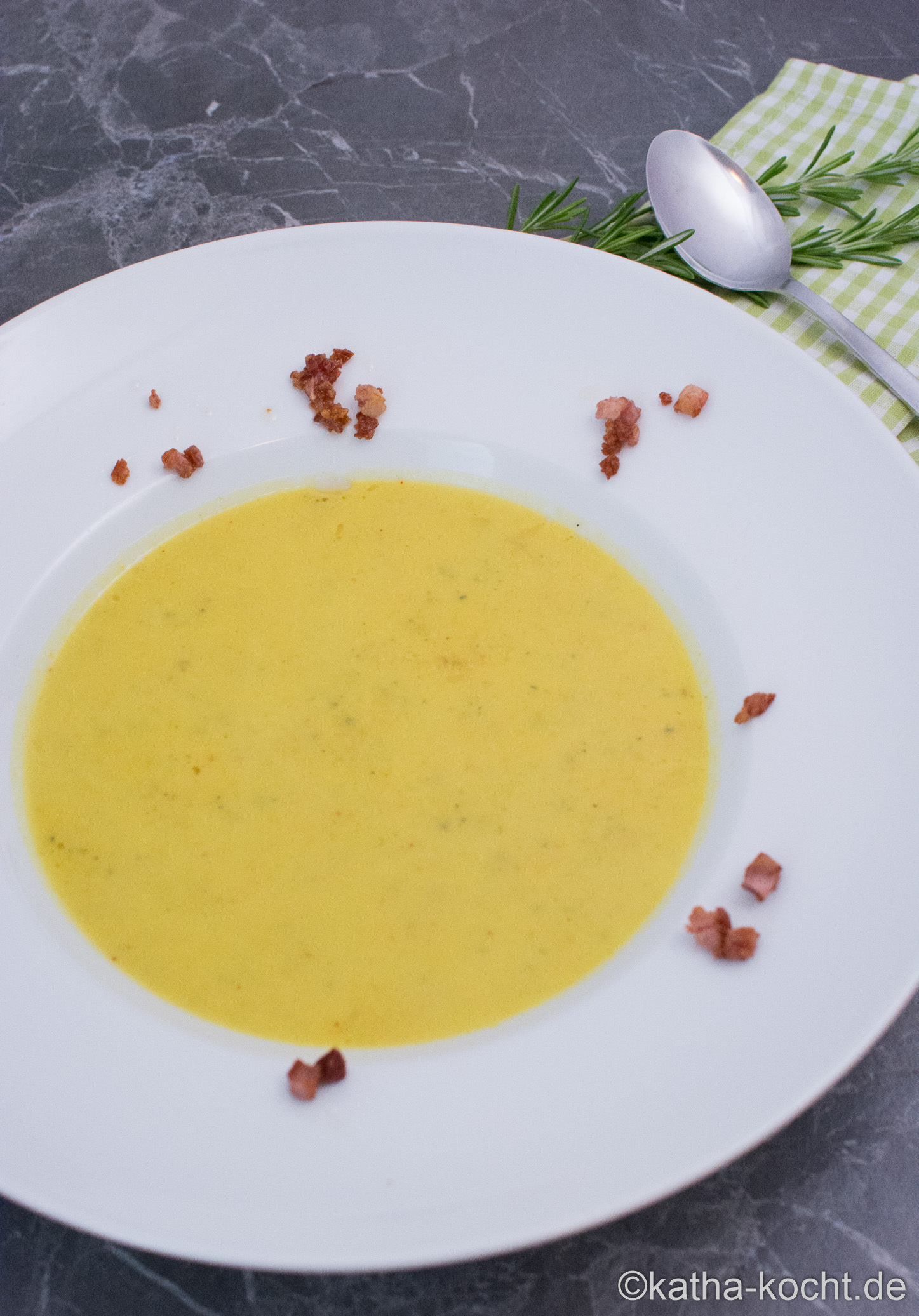 Zucchini Suppe mit Käse - Katha-kocht!