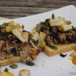 Pulled Pork Sandwich mit Birne und Pilzen