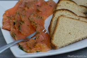 Gebeizter Lachs mit Dill und Zitrone