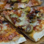 Pizza mit Antipasti