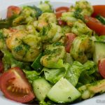 Bunter Salat mit Estragon-Garnelen