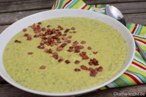 Zucchini-Parmesan Suppe Zucchini-Parmesan Suppe