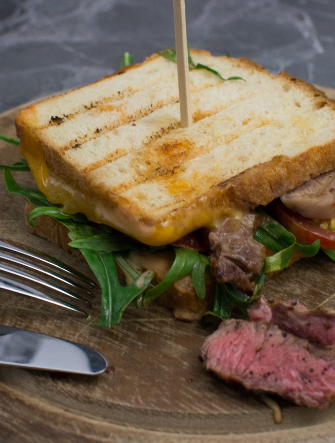 Sommer Sandwich mit Steakstreifen