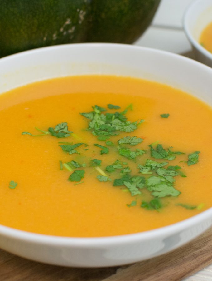 Muskatkürbis Suppe mit Garnelen