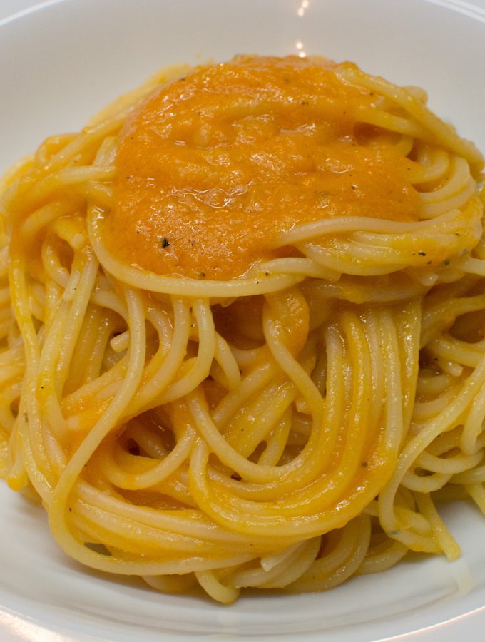 spaghetti mit kürbis-gorgonzola sauce