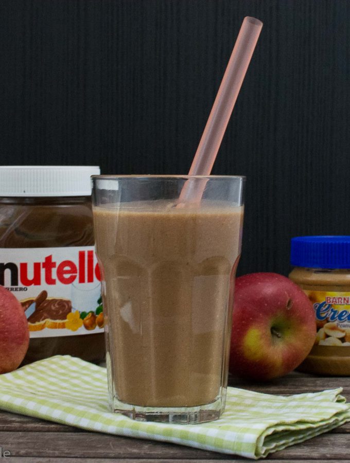 Apfel-Banane Smoothie mit Nutella und Erdnussbutter