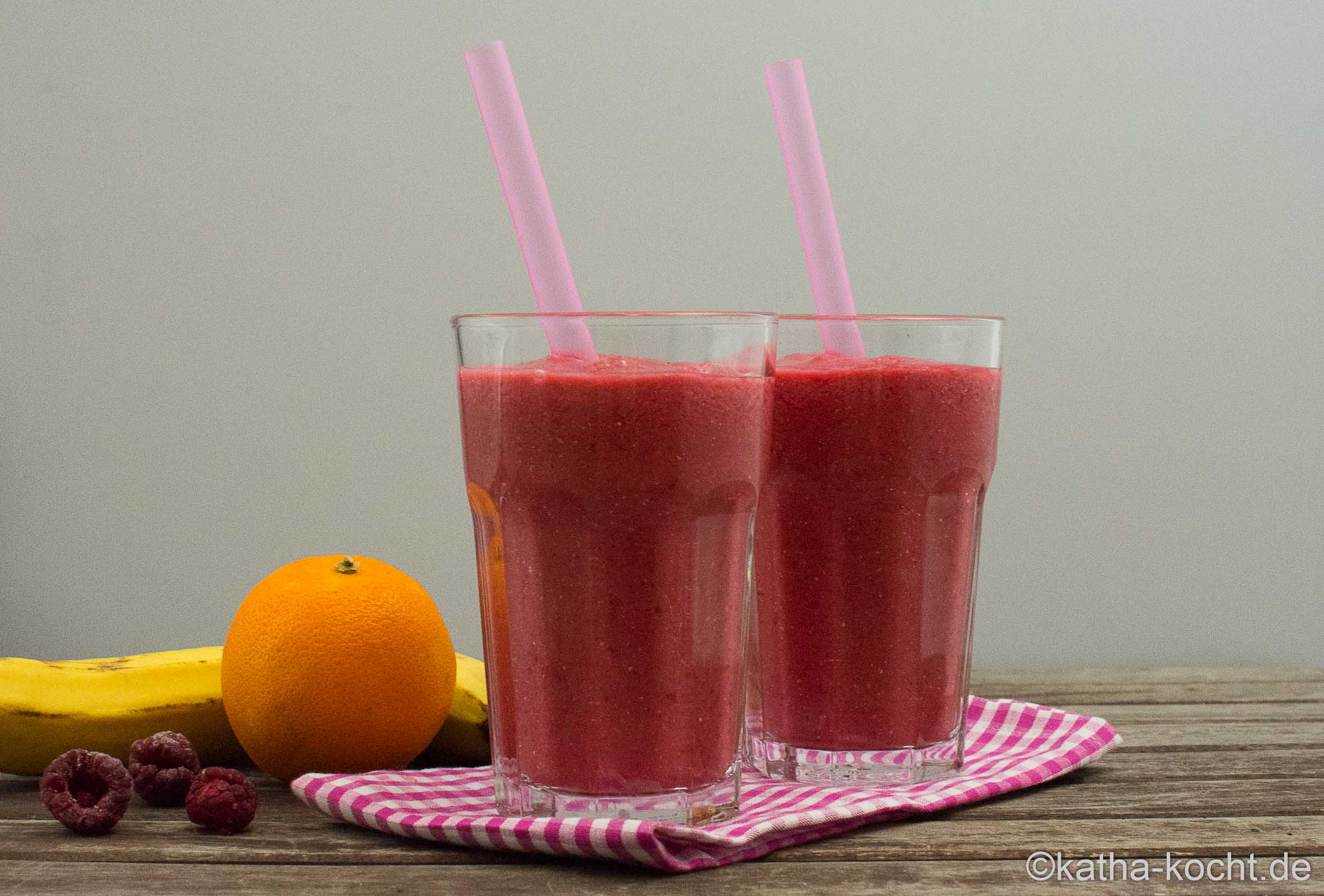 Banane-Himbeer Smoothie mit Papaya und Kokosmilch - Katha-kocht!
