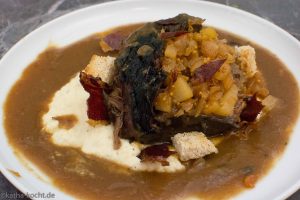 Geschmorte Rinderschulter mit Sellerie und Birnenchutney