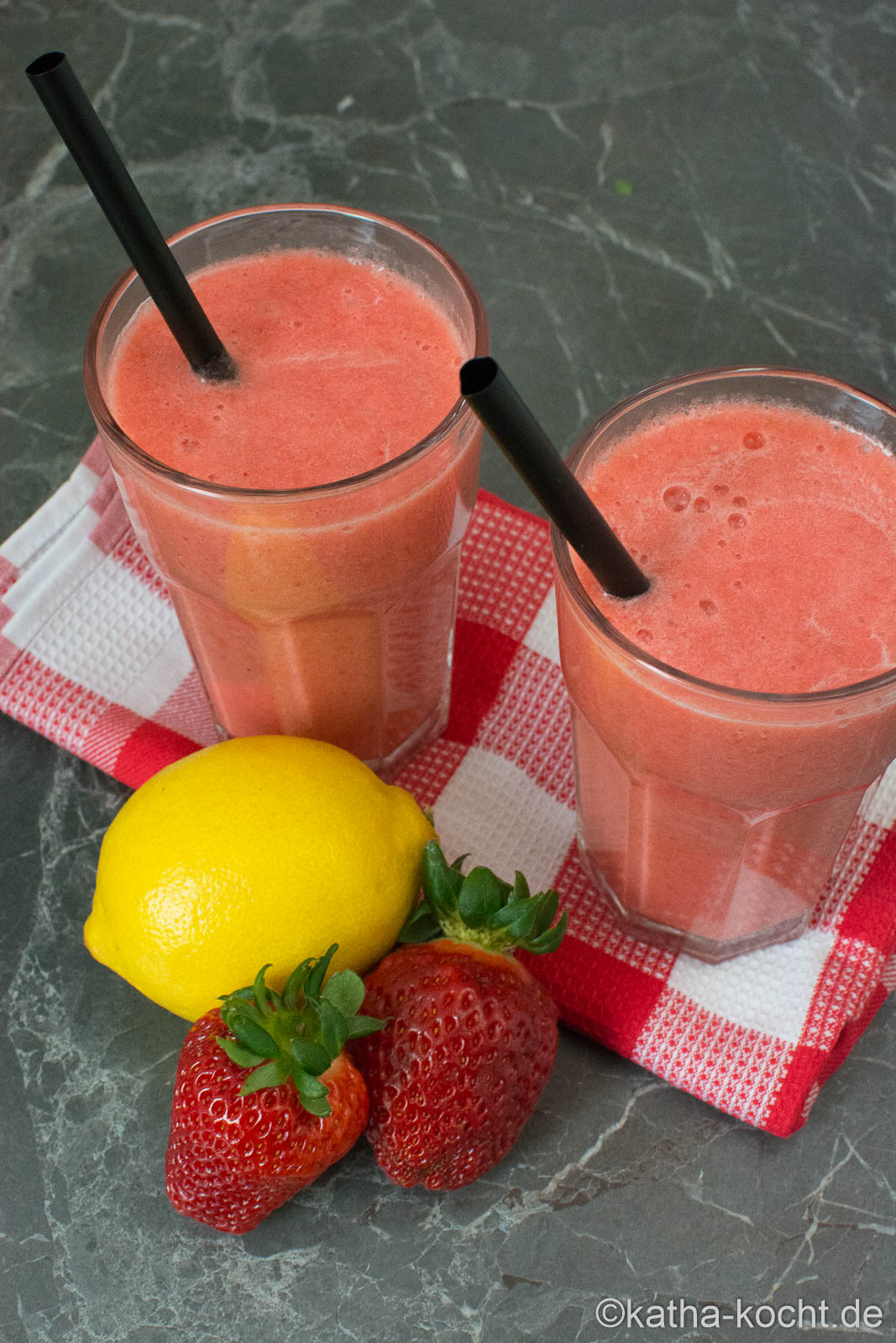Erdbeer-Banane Smoothie mit extra Vitamin C - Katha-kocht!