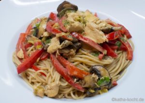 Hähnchengeschnetzeltes mit Paprika in Sahnesauce
