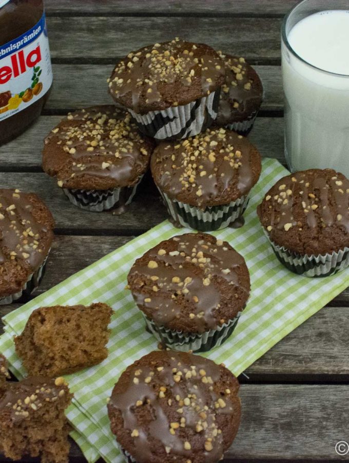 Nutella Muffins mit Haselnusskrokant