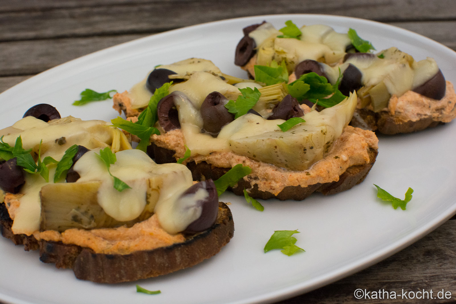 Überbackenes Brot mit Artischocke und Oliven - Katha-kocht!
