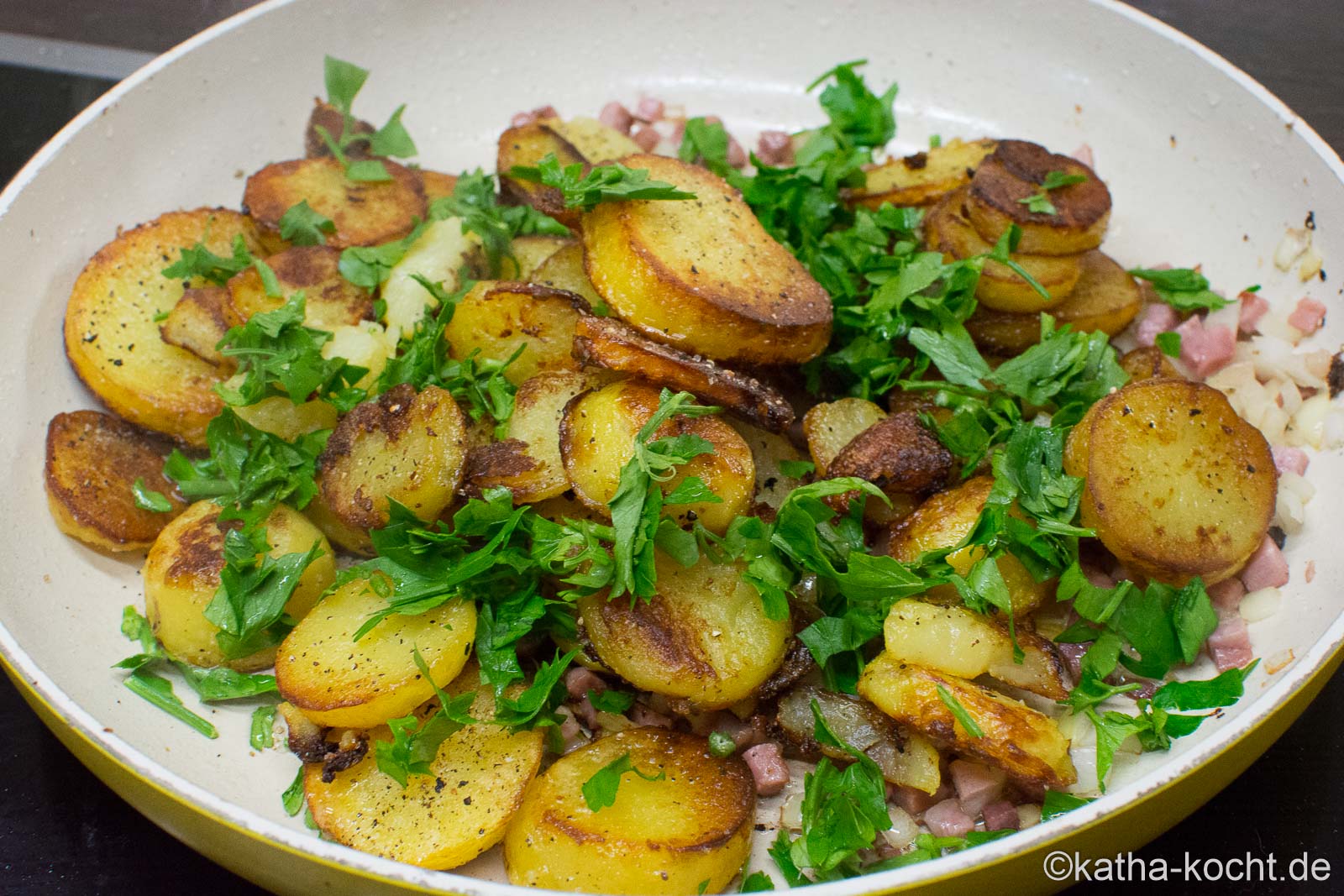 Bratkartoffeln mit Speck und Zwiebeln - Katha-kocht!