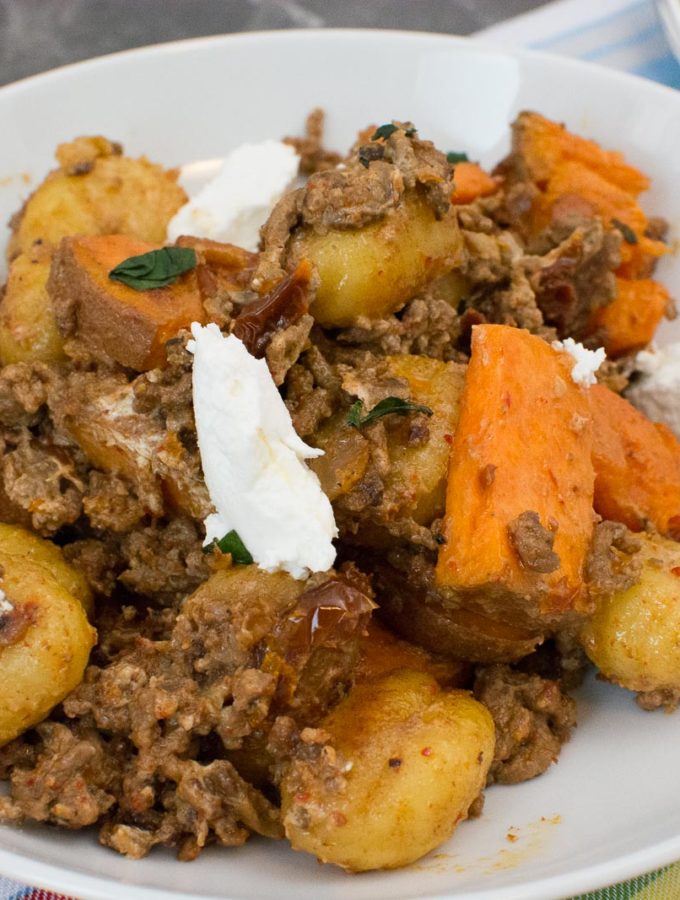 Gnocchi mit Hackfleisch, Süßkartoffel und Ziegenfrischkäse