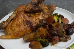 Perlhuhn vom Spieß mit Ofengemüse