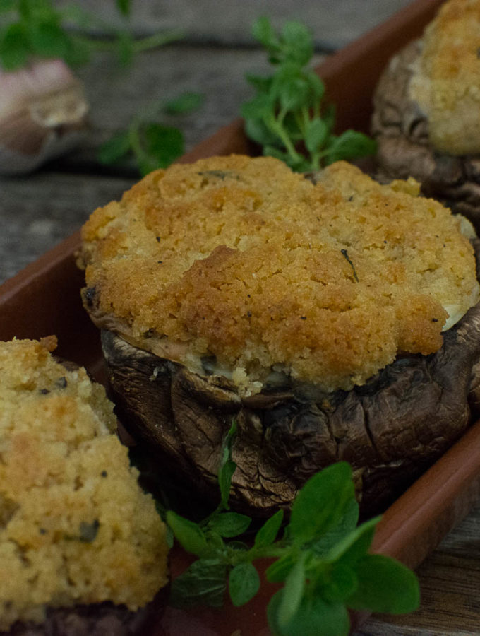 Tapas - Champignons mit Knusperhaube und Frischkäsefüllung