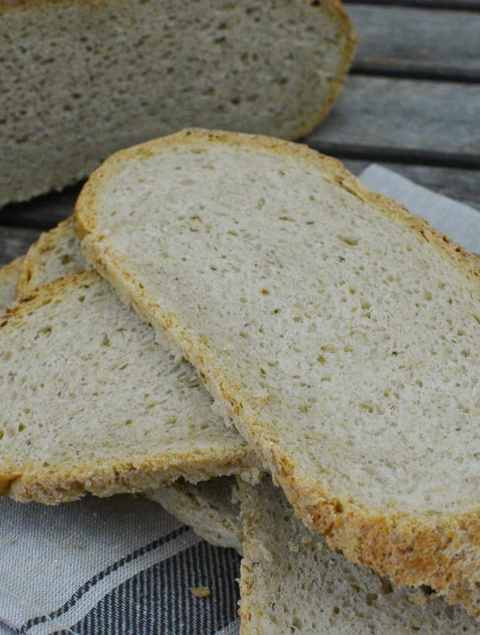 Haferflockenbrot mit Haferkleie aus dem Römertopf