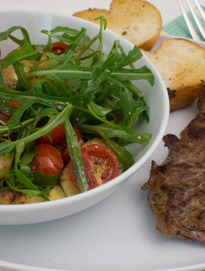 Steak mit lauwarmem Artischockensalat