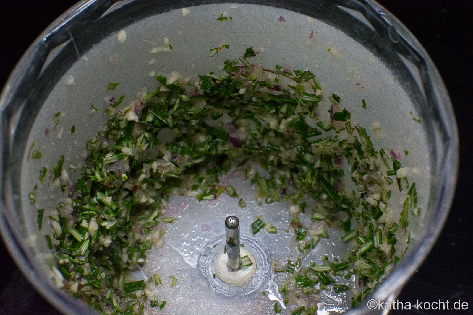 Kräuterbutter mit Rosmarin und Zitronenmelisse - Katha-kocht! Kräuterbutter mit Rosmarin und Zitronenmelisse - Katha-kocht!