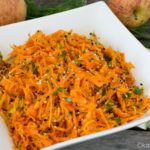 Rohkostsalat – Sesam-Karotten Salat mit Apfel und Koriander