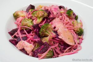 Einhorn-Pasta mit roter Bete